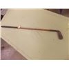 Image 1 : VINTAGE WOOD HANDLE GOLF CLUB
