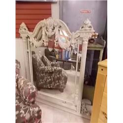 FANCY & ORNATE WALL MIRROR