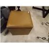 Image 1 : RETRO HASSOCK