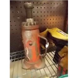 HYDRAULIC BOTTLE JACK