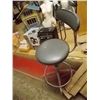 Image 1 : VINTAGE  STOOL