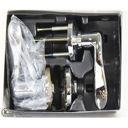 WEISER CHROME HALL/CLOSET HANDLE SET