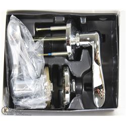 WEISER CHROME HALL/CLOSET HANDLE SET