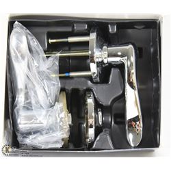 WEISER CHROME HALL/CLOSET HANDLE SET