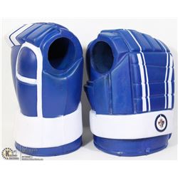 NHL TEAM GAME ON GLOVE HAND SET OF 2