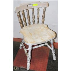 VINTAGE WOODEN CHAIR
