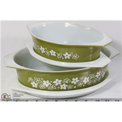 SET OF VINTAGE PYREX CASSEROLE DISHES WITH LIDS