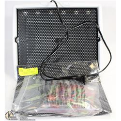 VINTAGE LIGHT BRIGHT WITH UNUSED SHEETS AND PEGS