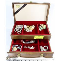 VINTAGE JEWELRY BOX  WITH