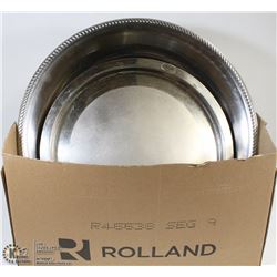 BOX OF HOUSEHOLD INCL PLANS, PLATTERS AND MORE