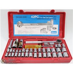 42 PIECE 1/4” AND 3/8” DRIVE SOCKET SET