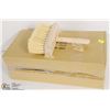 Image 1 : LOT OF 5 WHITE WASH HAND BRUSHES
