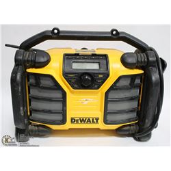 DEWALT WORKSTATION CHARGER RADIO 12V MAX - 20V