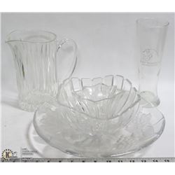 FLAT OF ASSORTED GLASSWARE