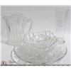Image 1 : FLAT OF ASSORTED GLASSWARE