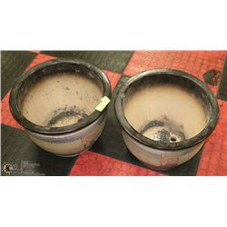 SET OF 2 CERAMIC FROST RESISTANT POTS