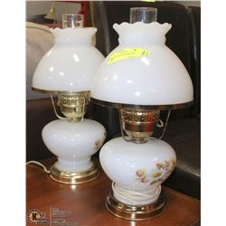 A PAIR OF VINTAGE BEDSTAND LAMPS