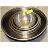 Image 1 : LOT OF 12 STAINLESS STEEL BOWLS OF VARYING SIZES