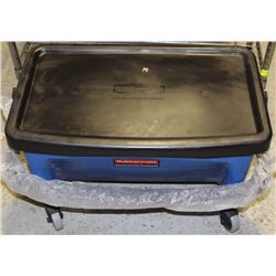 RUBBERMAID INDUSTRIAL MOP HOLDER WITH LID