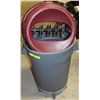 Image 1 : RUBBERMAID 32GAL TRASH CAN W/ METALLIC FLATWARE