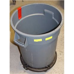 RUBBERMAID 20GAL TRASH CAN W/ DOLLY