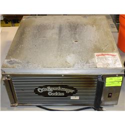 OTIS SPUNKMEYER COOKIE BAKER WITH TRAYS