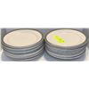 Image 1 : LOT OF 27 ROUND 9" PLATES