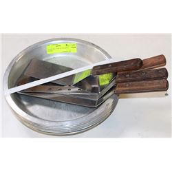 LOT OF TEN 10" PIE PLATES AND 4 LIFTERS