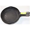 Image 1 : LOT OF 3 CAST IRON FRYING PANS