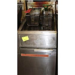 #6 FRYMASTER GAS DEEP FRYER 15 3/4 X 28 X 36 1/2