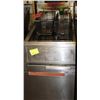 Image 1 : #6 FRYMASTER GAS DEEP FRYER 15 3/4 X 28 X 36 1/2