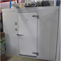 WALK IN FREEZER 4X8