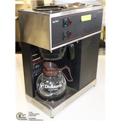 BUNN COFFEE MACHINE WITH POT