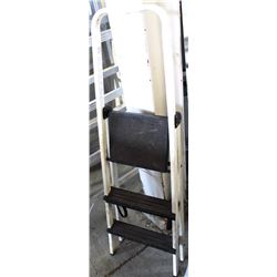 2.5FT STEP LADDER