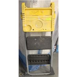 PAINTERS STEP LADDER