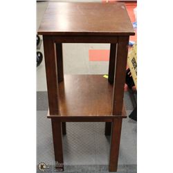 PAIR OF BROWN END TABLES (SCRATCHES)