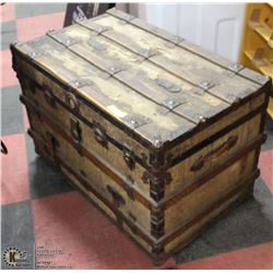 ANTIQUE EVELEIGH STEAMER TRUNK (LATE