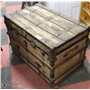 Image 1 : ANTIQUE EVELEIGH STEAMER TRUNK (LATE