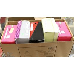 LOT WITH 5 PAIRS OF ASSORTED SHOES SIZE 7 TO 7.5