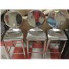 Image 1 : LOT OF 3 METAL BAR STOOLS