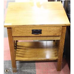 OAK END TABLE WITH DRAWER