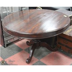 SHOWHOME WOOD ROUND TABLE