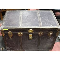 LARGE VINTAGE METAL TRIM STEAMER TRUNK