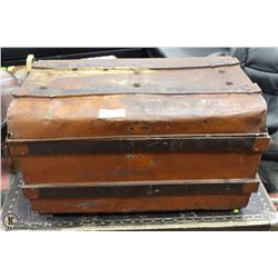 VINTAGE METAL TREASURE CHEST
