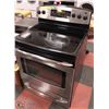 Image 1 : GE FLAT TOP 4 BURNER STOVE W/ WARMING STATION