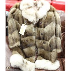 VINTAGE LADIES FUR COAT