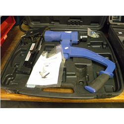 2 IN 1 BYN618B FLOOR NAILER WITH CASE