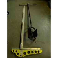 VINTAE POST HOLE AUGER/2 DRYWALL SQUARES