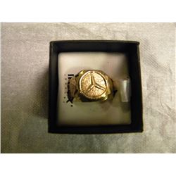 STAMPED 18K GOLD RING WITH MERCEDES MOTIFF