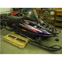 POLARIS INDY SNOWMOBILE (FIRES UP)